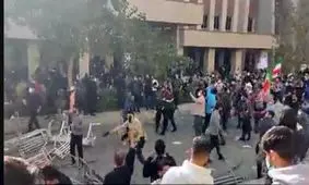 ادامه تجمعات دانشجویی/ درگیری و شلیک گاز اشک‌ آور در برخی دانشگاه‌ ها