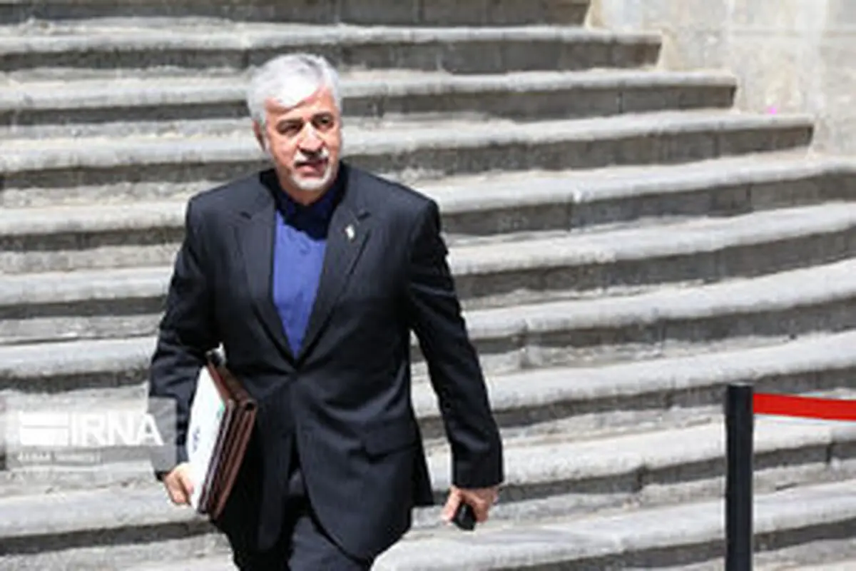 نامه فیفا برای حضور زنان در ورزشگاه‌ها در حد پیشنهاد است

