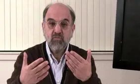 عبدالکریم سروش همچنان نسخه قناعت و پاکسازی دانشگاه می‌پیچد / او تسلیم موج نئومارکسیسم شده است / سروش به زبان چپ سخن می‌گوید و نظام بازار آزاد رقابتی را با برچسب کاپیتالیسم توضیح می‌دهد/ از لیبرالیسم نقابدار تا پایان روشنفکری دینی