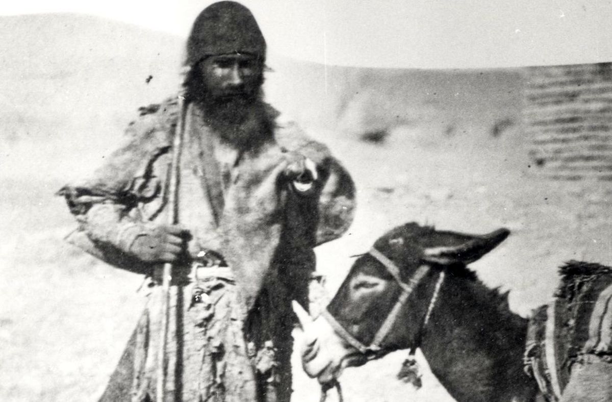 سفر به عصر قاجار؛ از دکان قلیانسازی تا وضع تکاندهندۀ یک خانواده ایرانی