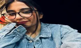 موهای روی تشک صورتی، متعلق به "پرنیا" است