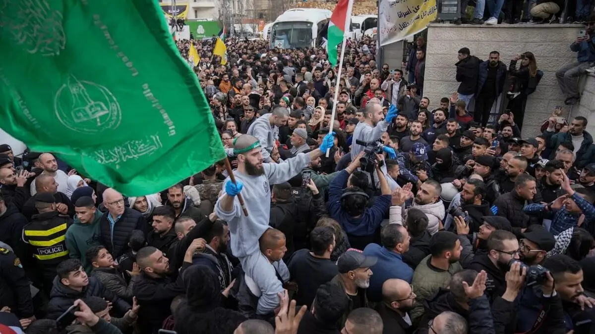 از فرار با قاشق تا فردی که ۴۸ بار حبس ابد گرفت؛ زندانیان تبادل شده فلسطینی چه کسانی هستند؟

