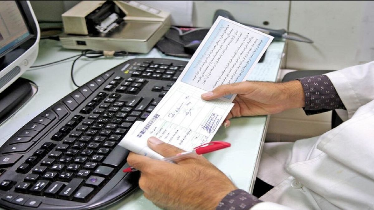 پولهایی که بین وزارت بهداشت و بیمهها گم میشود/ تفاوت ۴۰ درصدی صورتحساب نسخههای الکترونیکی با کاغذی!/ ویدئو