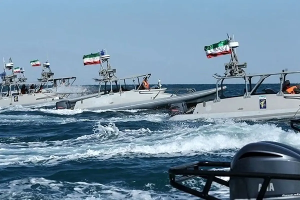 توقف ۴ کشتی متخلف در تنگه هرمز با ضرب‌شست پهپادی و موشکی سپاه/ «فریب حمایت‌های بی‌اساس آمریکا را نخورید»