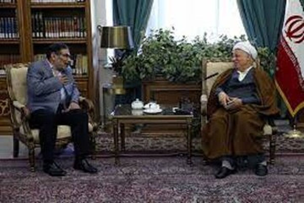 ابراز نگرانی شمخانی به دلیل ایجاد فرماندهی کل در ارتش: سپاهیها ناراحت میشوند/ اظهارات محسن رضایی درباره «مسئله مطبوعات»