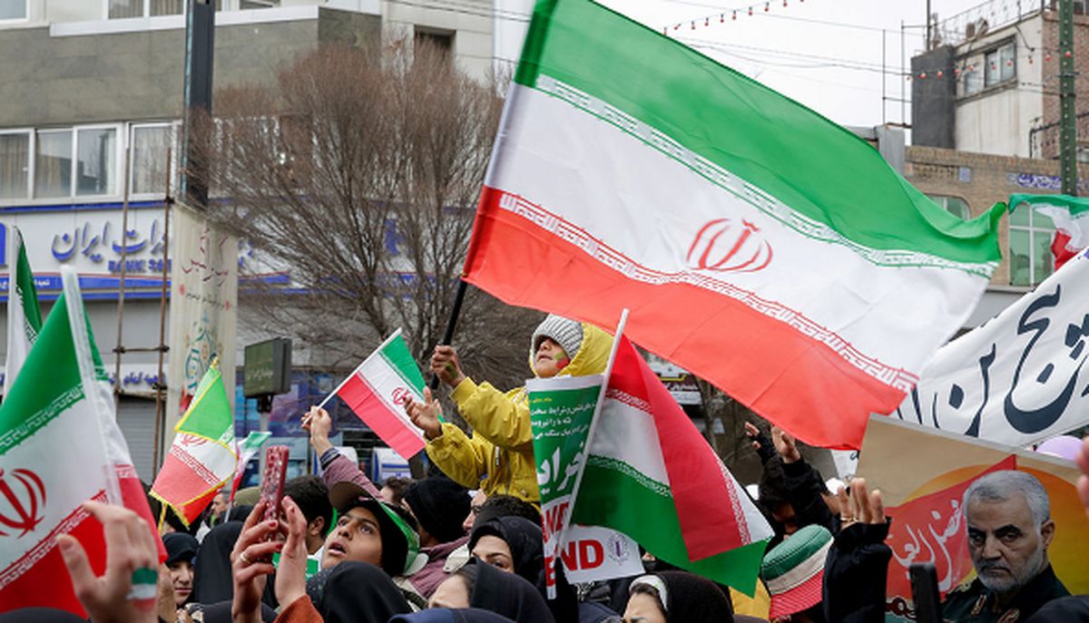 نمایش سامانه موشکی ایران در مسیر راهپیمایی ۲۲ بهمن/ عکس

