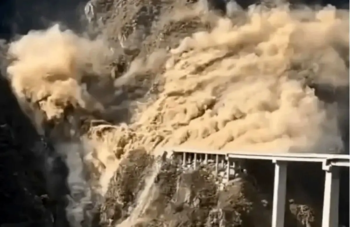 فرو ریختن پل نوساز در سیچوان چین/ ویدئو