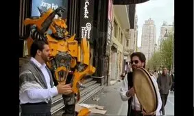 واکنش بامزه یک ربات به آهنگ کُردی در شهر مادرید/ ویدئو