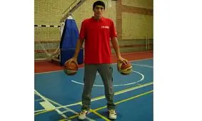 سایز دست سجاد پذیرفته، سوژه فدراسیون جهانی بسکتبال شد/ ویدئو

