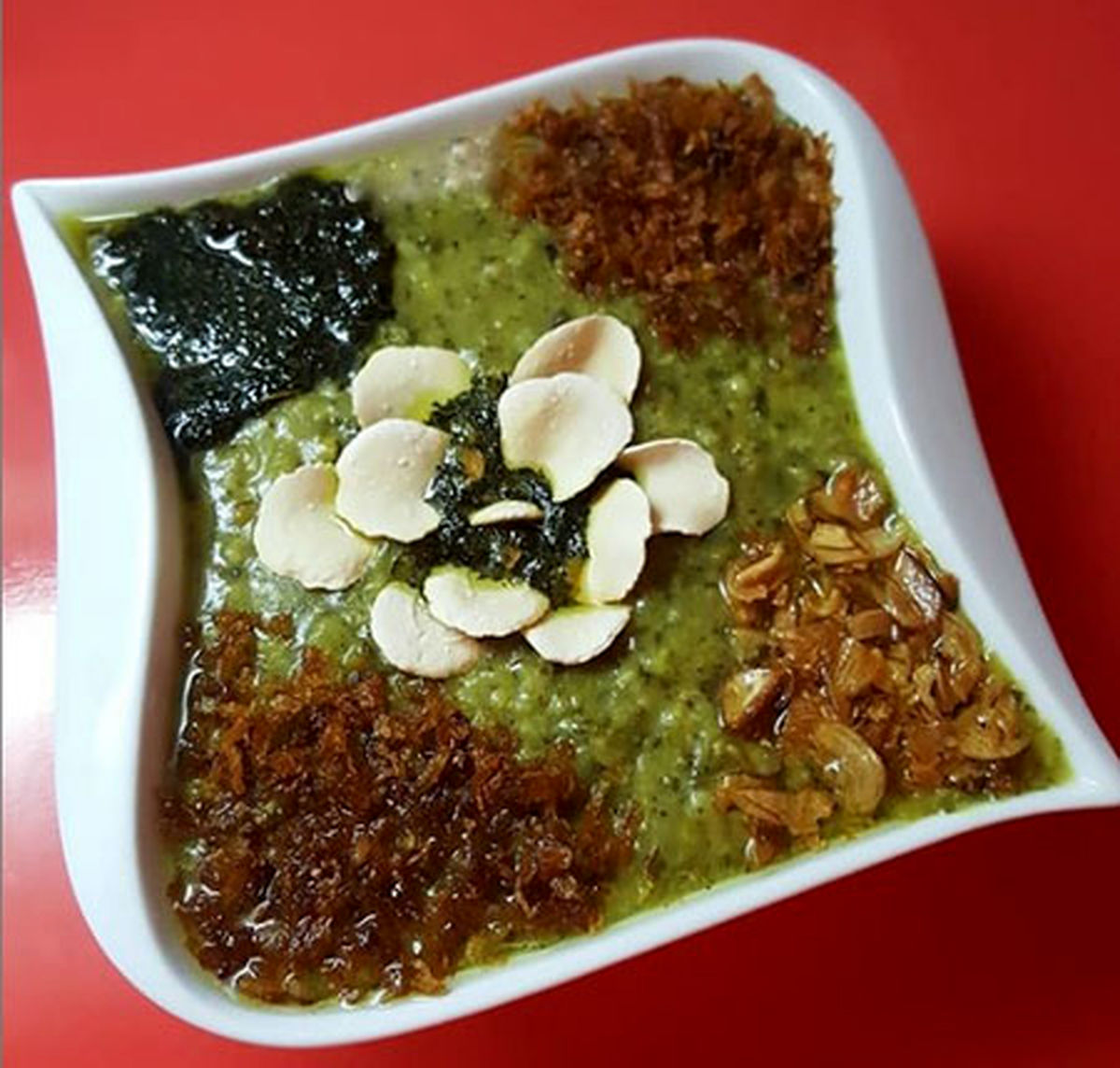 دستور تهیه تره شورباسی یا سوزی شورباسی؛ غذای خوشمزه و سنتی آذربایجان