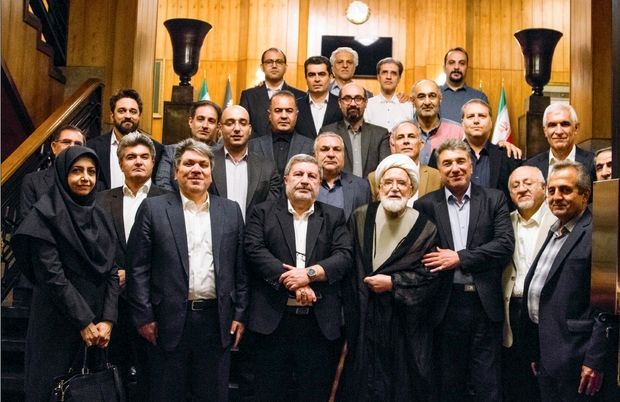 نخستین حضور عام «مهدی کروبی» پس از 16 سال حصر + عکس/ کروبی در جلسه شورای مرکزی حزب اعتماد ملی: انقلاب را به درستی حفظ نکردیم، به افراد بسیاری ظلم و ستم شده/ به حول و قوه الهی و با حضور مردم یک وجب از خاک کشور نصیب دشمنان نشد/از دستاوردهای انقلاب حفاظت شود