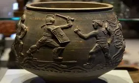 گلدان ۱۸۰۰ ساله‌ای که نبرد گلادیاتور‌ها در انگلیس را ثابت می‌کند