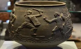 گلدان ۱۸۰۰ ساله‌ای که نبرد گلادیاتور‌ها در انگلیس را ثابت می‌کند