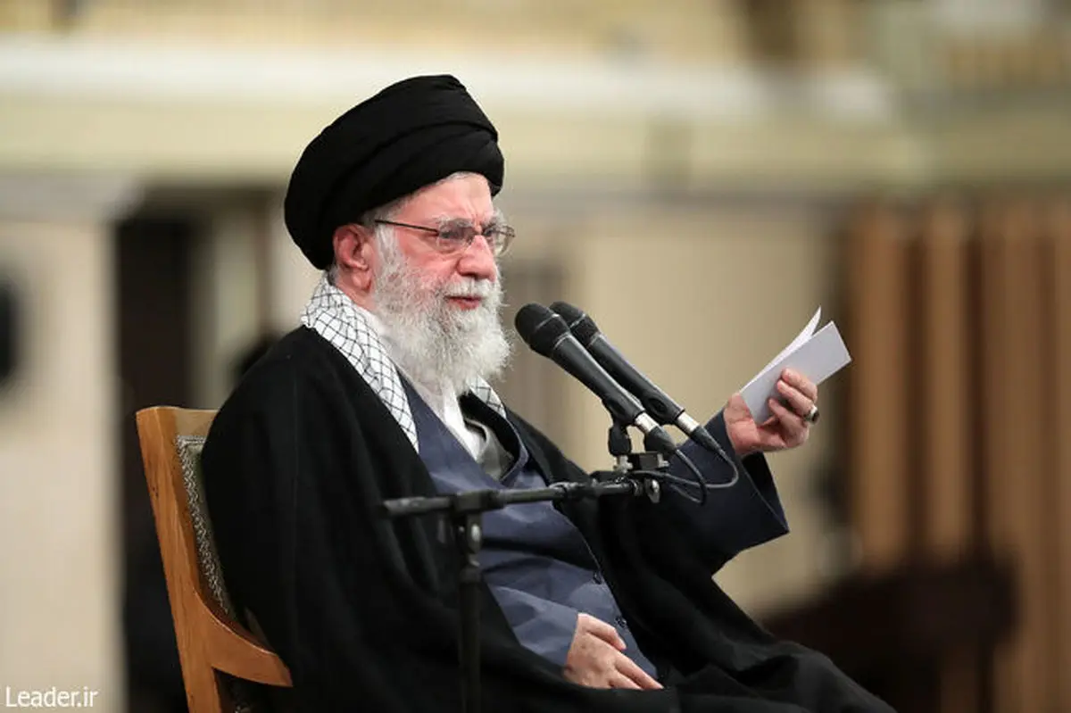 رهبر انقلاب: جوان‌های عزیز وحدت خود را حفظ کنید/ جمهوری اسلامی در مقابل افراد تخریب‌گر کوتاه نخواهد آمد/ ترامپ همچون مستبدین و مستکبران عالم از قبیل نمرود، فرعون و هر دو پهلوی در اوج غرور سرنگون خواهد شد