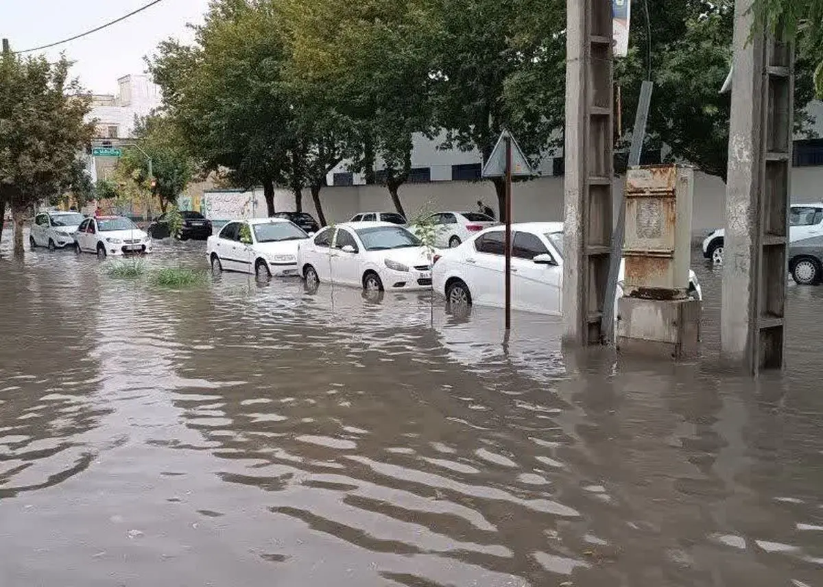 بارندگی شدید باعث آبگرفتگی معابر عمومی شهرهای مازندران شد
