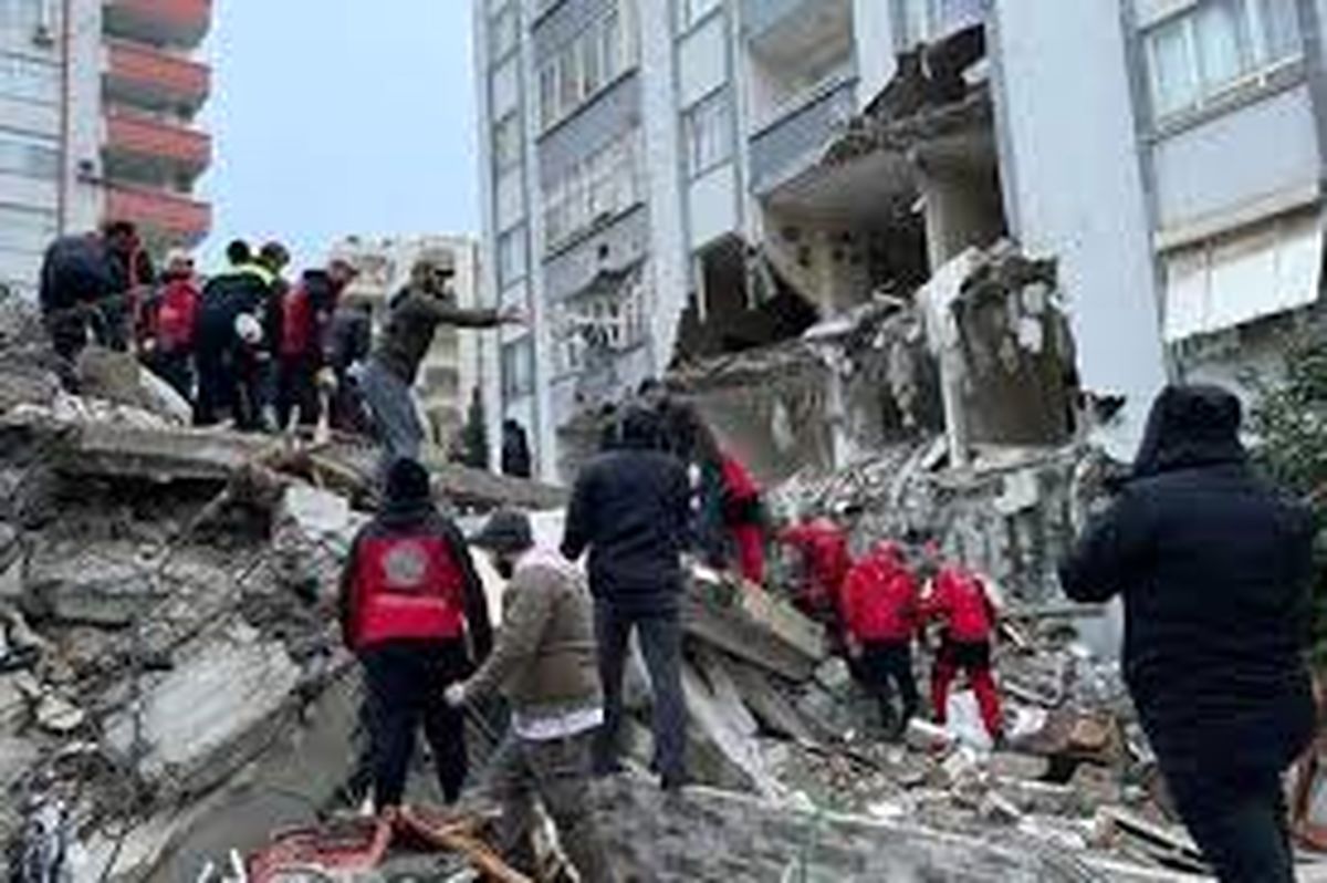 افزایش شمار جان باختگان زلزله در ترکیه و سوریه به ۸۲۶۴ نفر/ نجات خواهر و برادر سوری از زیر آوار/ ویدئو  