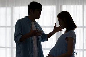خیانت برخی مردان به همسران باردار خود! / چه باید کرد؟
