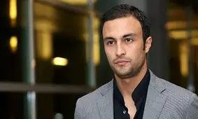 دخترکش‌ترین پسر سینمای ایران در مراسم ختم پدر مهرداد صدیقیان/ ویدئو 