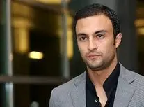 دخترکش‌ترین پسر سینمای ایران در مراسم ختم پدر مهرداد صدیقیان/ ویدئو 