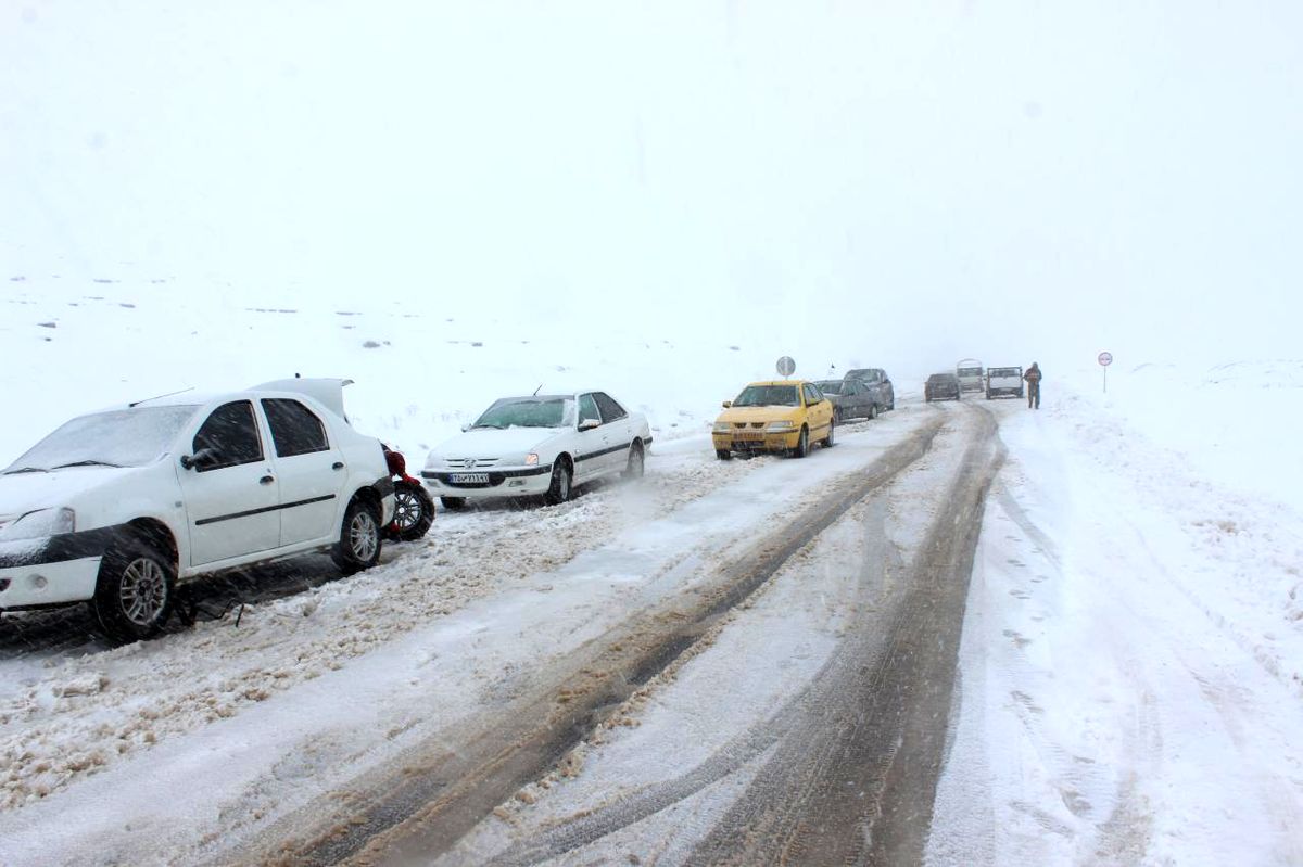 کولاک برف و لغزندگی جاده های ۱۸ استان/ پیش‌بینی وقوع سیل در ۳ استان