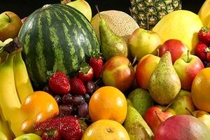 قیمت انواع میوه در بازار کاهش ۱۰ درصدی داشته است