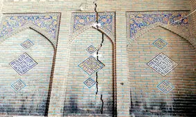 آژیر قرمز در اصفهان؛ ترک های اصفهان، به میراث هم رسید