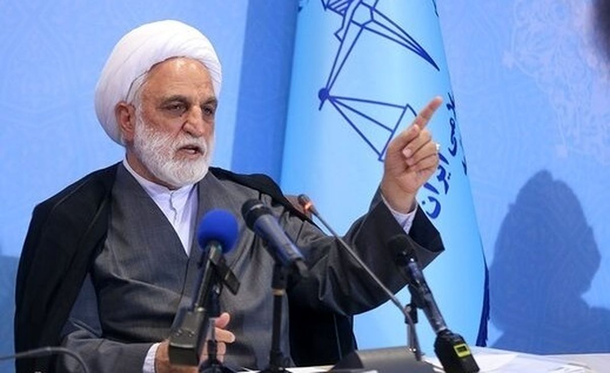 در جریان قضایای اخیر یک عده حیا و انسانیت را کنار گذاشتند و بیادبیها کردند؛ کلماتی بر زبان راندند که مصداق بیحیاییست
