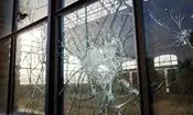 چرا در زمان انفجار باید از پنجره های دوجداره هم فاصله بگیریم؟/ اینفوگرافیک