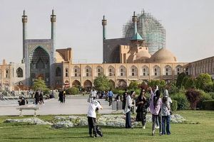 از ناهمواری گنبد تا کاشی‌های بدرنگ ناتراز، مسجد شاه اصفهان از مرمت آسیب دید 