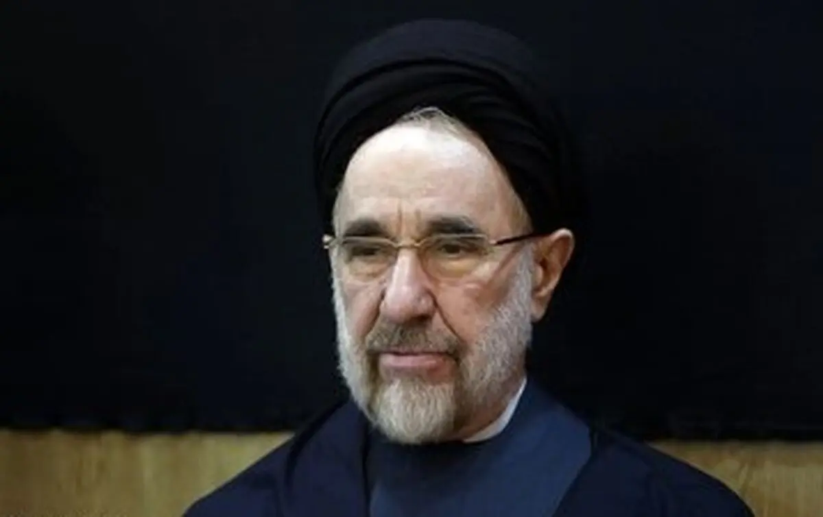 گفت‌وگوی سیدمحمد خاتمی و محسن هاشمی در یک مراسم 