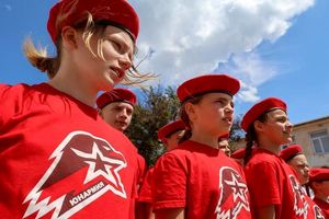 آموزش نظامی به دانش آموزان روس