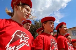آموزش نظامی به دانش آموزان روس