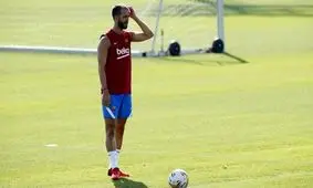 تصویر قلیان‌کشی بازیکن خارجی لو رفت/ عکس