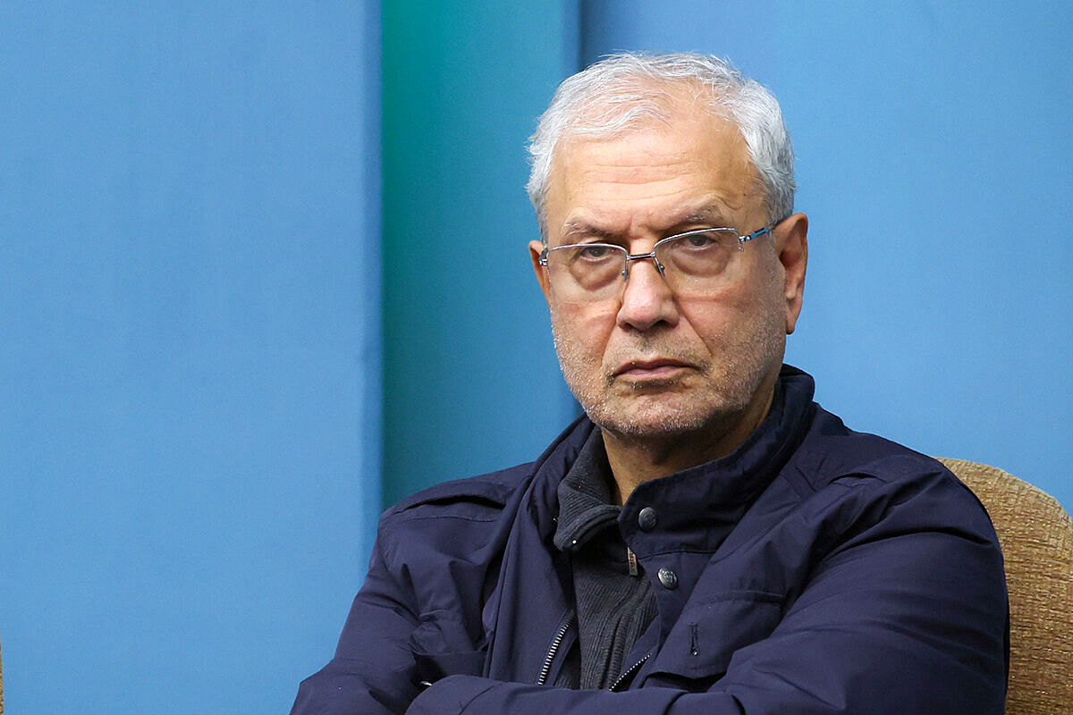 انتقاد دستیار پزشکیان از ادامه فیلترینگ در کشور/ ربیعی: این چه سیاستی است که هم مردم را ناراضی می‌کند و هم حافظ امنیت نیست/ ۸۵ درصد از فیلترشکن استفاده می کنند/ جریان‌هایی در تلاشند با همان روش گذشته که مبنای تحلیل دشمن از مردم شده بود، حرکت کنند