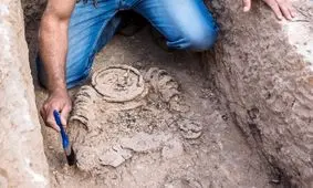 کشف تکان‌د‌هندۀ جسدی ۱۵۰۰ ساله در غل و زنجیر