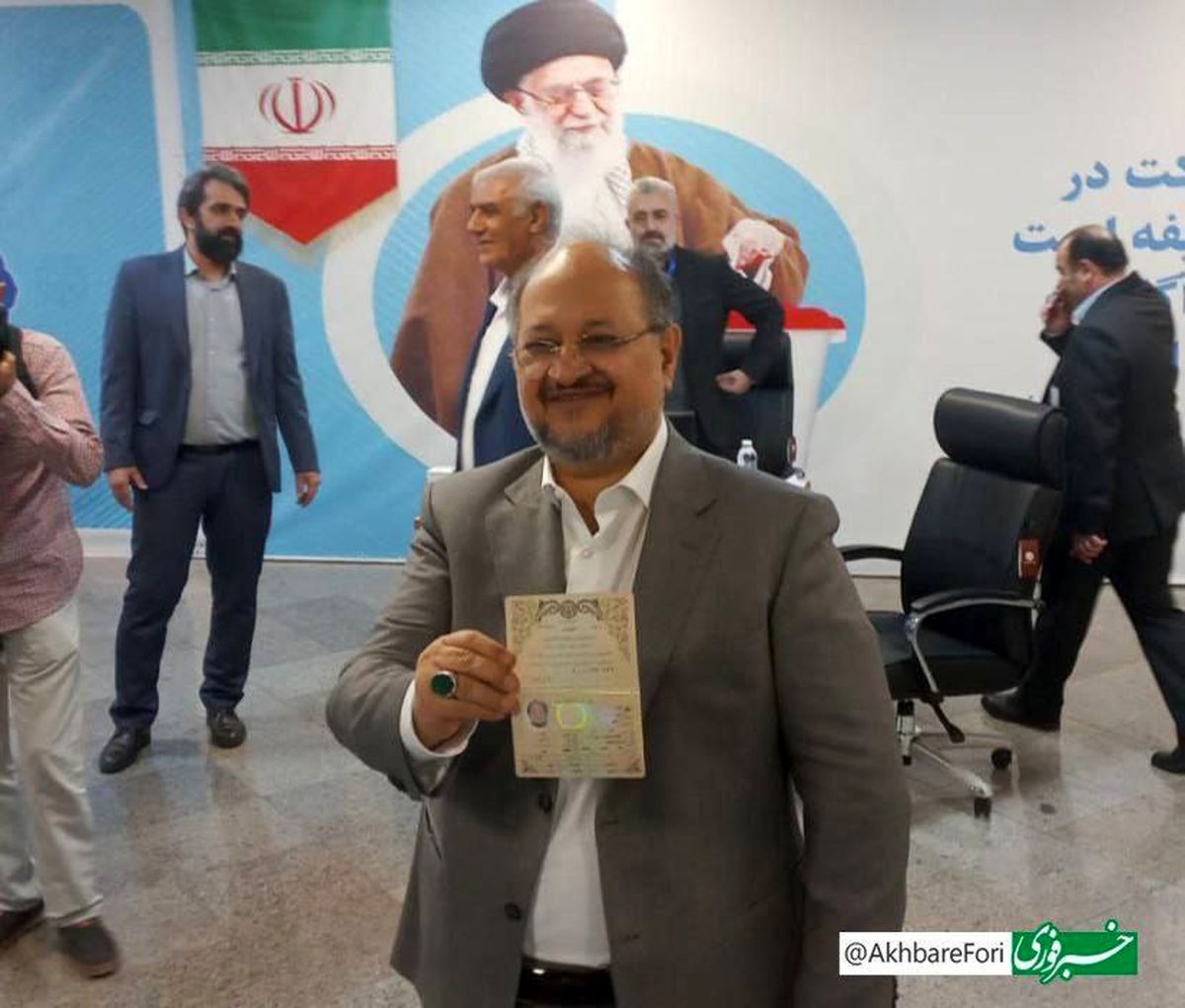 محمد شریعتمداری داوطلب کاندیداتوری انتخابات ریاست‌جمهوری شد

