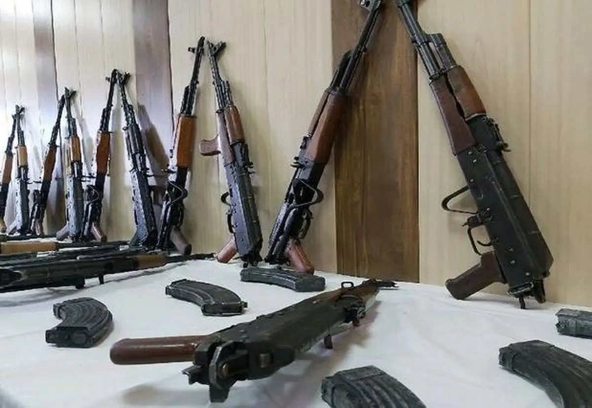 کشف ۴۲ قبضه سلاح جنگی در مرزهای مریوان و سروآباد