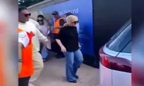 گوگوش و ساسی مانکن در کنسرت هایشان توسط برخی، «بی شرف» خطاب شدند/ ویدئو