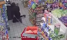 دزدی عجیب از یک دستگاه خودپرداز بانک در تگزاس/ ویدئو 