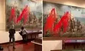 پاشیدن رنگ قرمز روی نقاشی کریستف کلمب در اسپانیا/ ویدئو