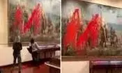 پاشیدن رنگ قرمز روی نقاشی کریستف کلمب در اسپانیا/ ویدئو