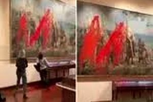پاشیدن رنگ قرمز روی نقاشی کریستف کلمب در اسپانیا/ ویدئو