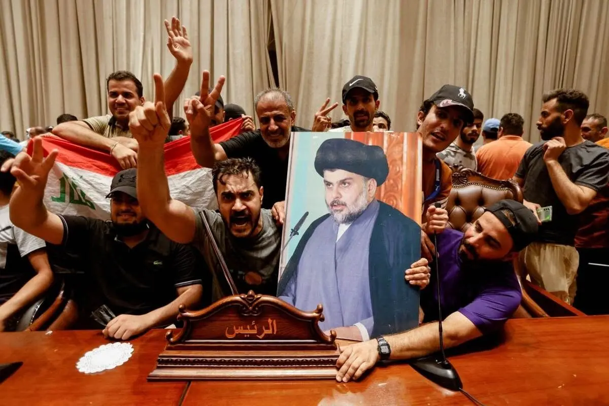 مقتدی صدر در عراق چه می‌خواهد و آیا آیت الله سیستانی ورود خواهد کرد؟/ ترس از افزایش درگیری شیعه علیه شیعه

