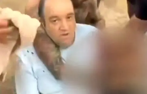 مرد مسلمانی که با شجاعتش در برابر 2 مهاجم به جشن یهودیان، قهرمان استرالیا شد/ تقدیر ترامپ از احمد الاحمد/ ویدئو