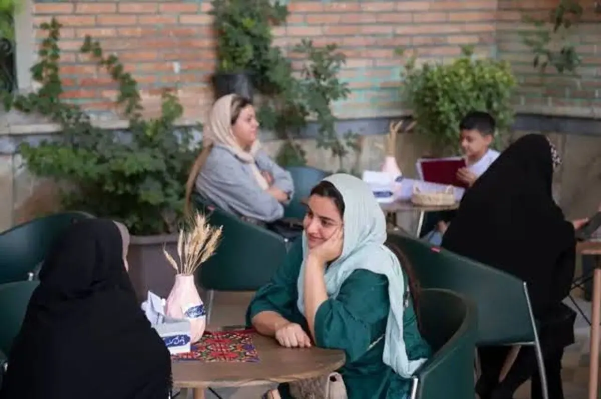 زنان چادری در کافه ها؛ دعوا بر سر پوشش است یا تصاحب فضاهای عمومی؟