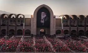 یک مداح در مراسم تشییع پیکر رهبر شهید: کسی که کشت امام مرا چرا نکشیم؟/ قتل ترامپ گردن ماست/ ویدئو