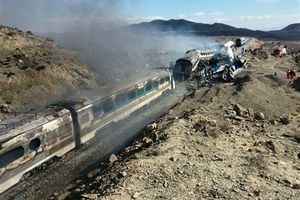 تغییر مسیر مرگبار قطار باری در بندرعباس / لوکوموتیوران جان باخت