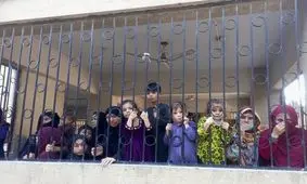 بدرفتاری پاکستان با مهاجران افغانستانی خبرساز شد/ عکس
