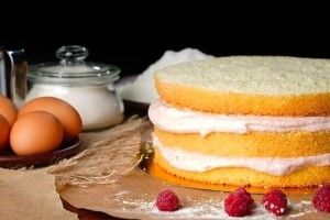 علت گود شدن وسط کیک و راه حل این مشکل در پخت کیک
