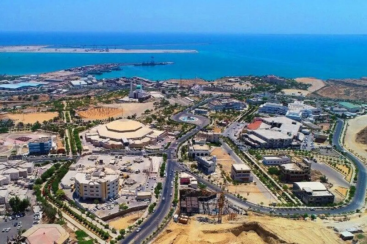 ورود بیش از ۶۲۰ هزار تن کالای اساسی به مناطق آزاد کشور
